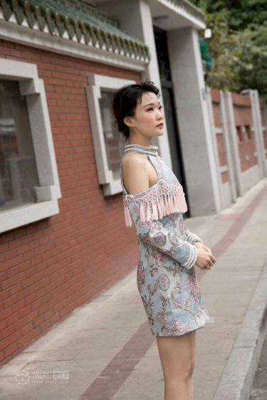 美女扒开尿口给男人捅