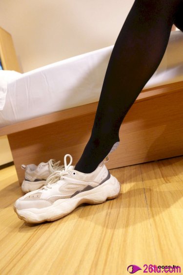 美少妇驾照考不过马教练路边车震